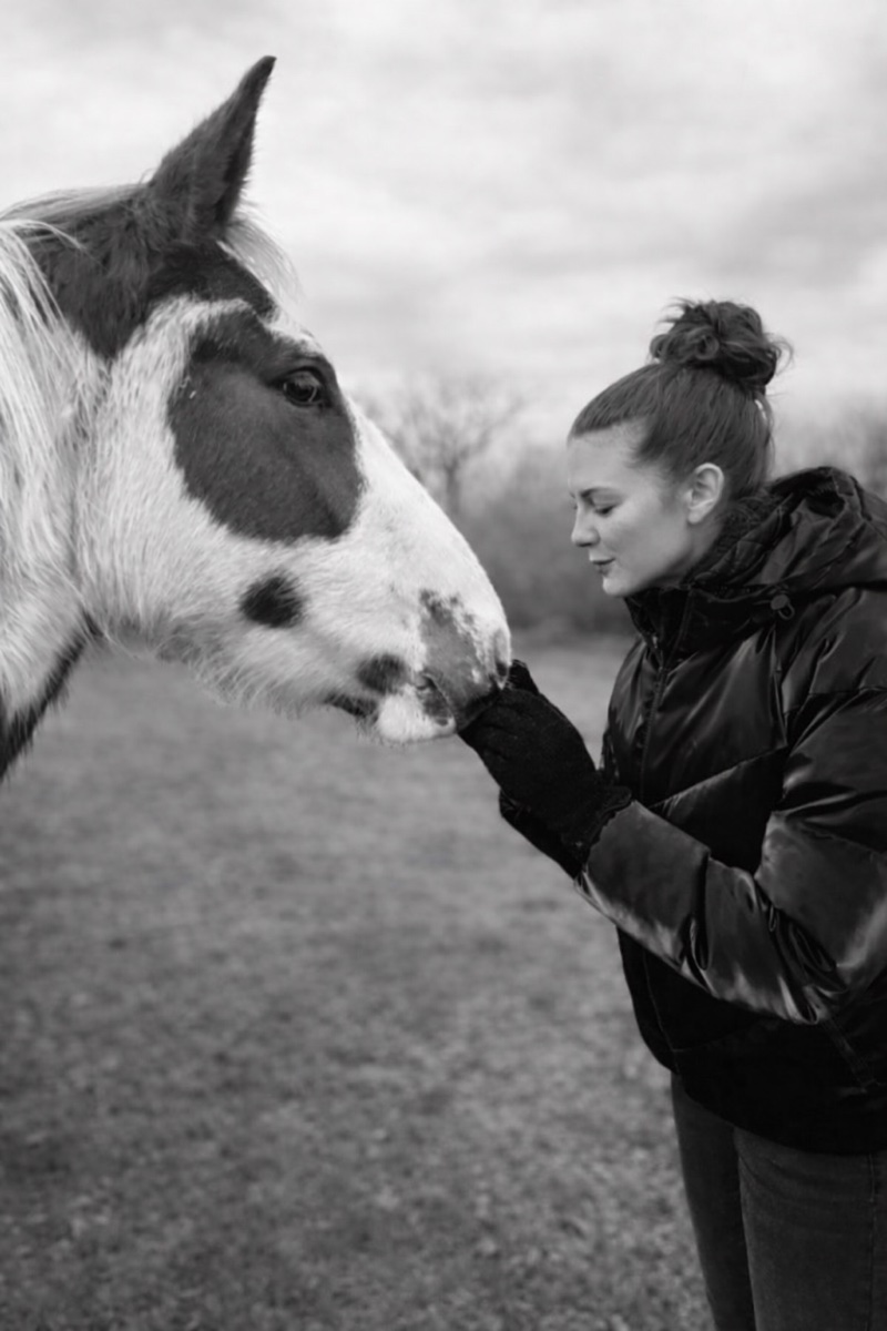 Manon en connexion avec un cheval